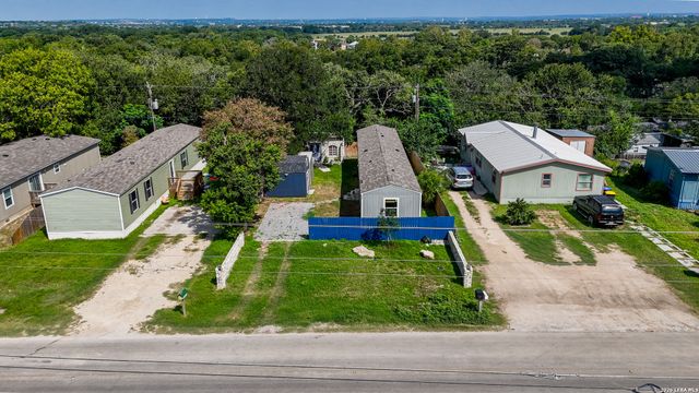 453 E Zipp Rd, New Braunfels, TX 78130