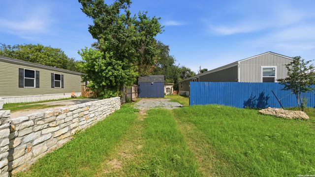 453 E Zipp Rd, New Braunfels, TX 78130