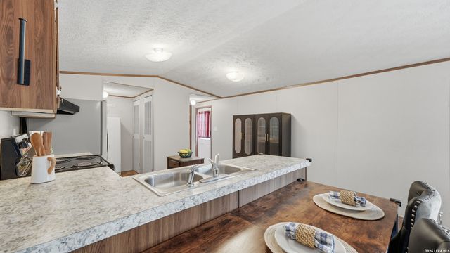 453 E Zipp Rd, New Braunfels, TX 78130