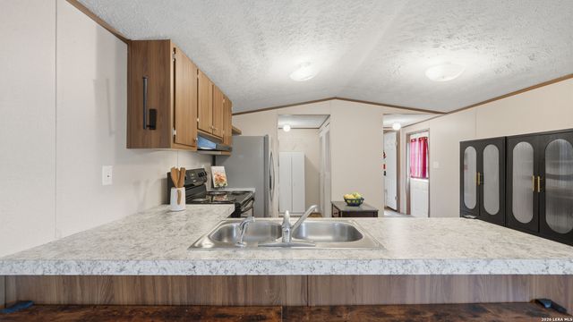 453 E Zipp Rd, New Braunfels, TX 78130