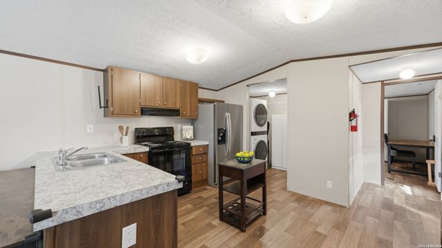 453 E Zipp Rd, New Braunfels, TX 78130