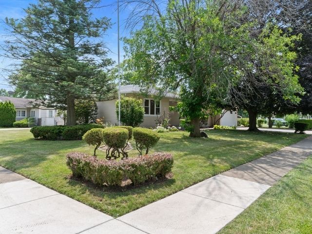 327 Marion Court, Wheeling, IL 60090