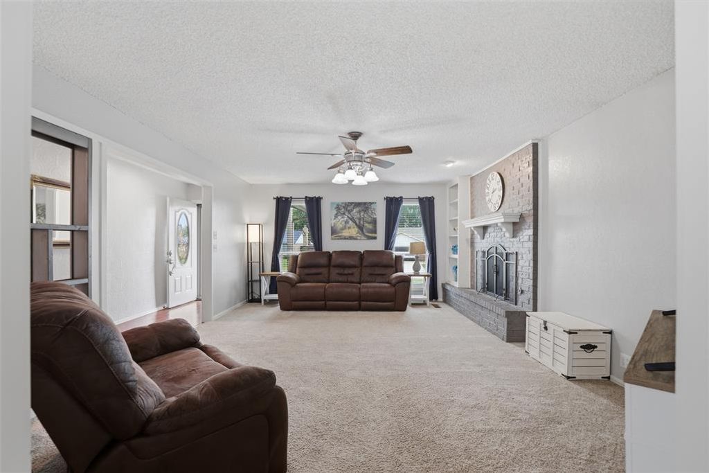 Image 6 of property listing at 1840 Greenway Avenue, Yukon, OK 73099