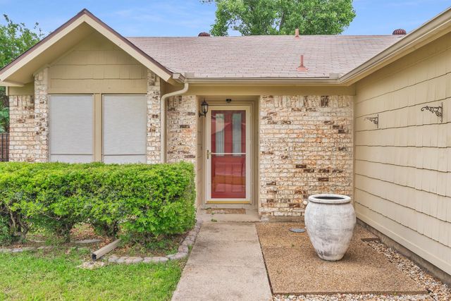 5928 Chisholm Trail, Haltom City, TX 76148