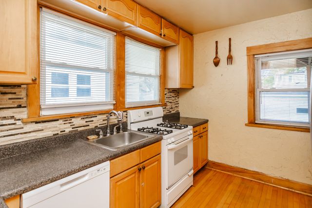 904 HAYES Avenue, Oak Park, IL 60302