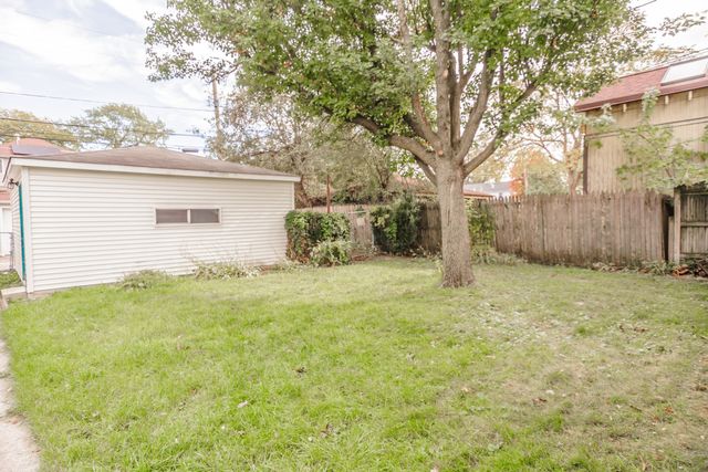 904 HAYES Avenue, Oak Park, IL 60302