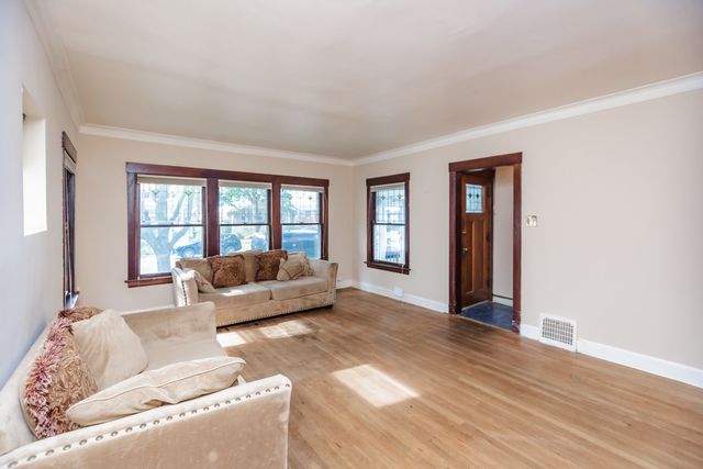 904 HAYES Avenue, Oak Park, IL 60302