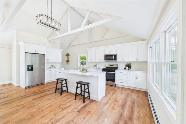 22 Randall Rd, Mattapoisett, MA 02739