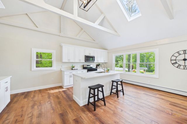 22 Randall Rd, Mattapoisett, MA 02739