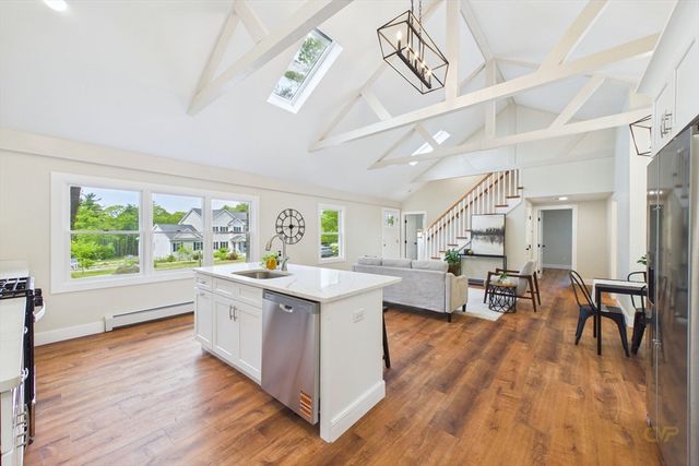 22 Randall Rd, Mattapoisett, MA 02739