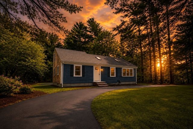 22 Randall Rd, Mattapoisett, MA 02739