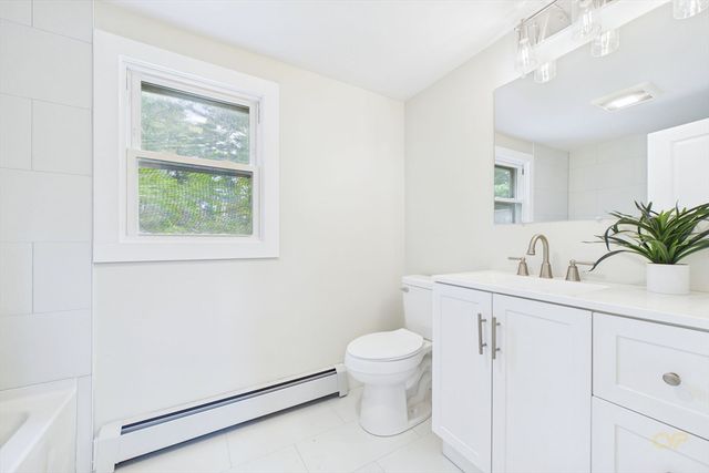 22 Randall Rd, Mattapoisett, MA 02739
