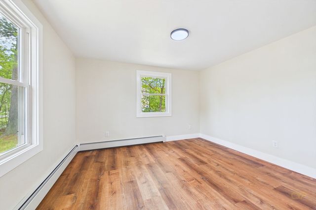 22 Randall Rd, Mattapoisett, MA 02739