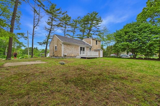 22 Randall Rd, Mattapoisett, MA 02739