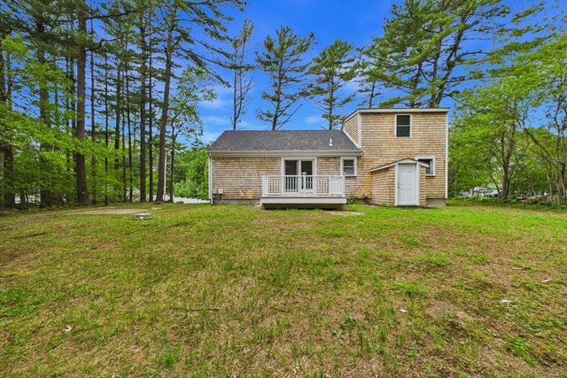 22 Randall Rd, Mattapoisett, MA 02739