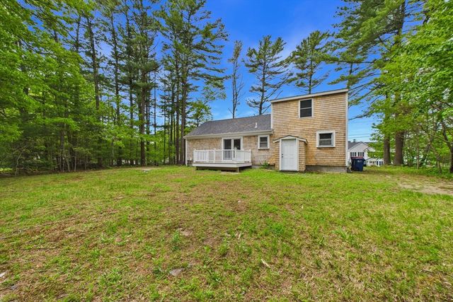 22 Randall Rd, Mattapoisett, MA 02739