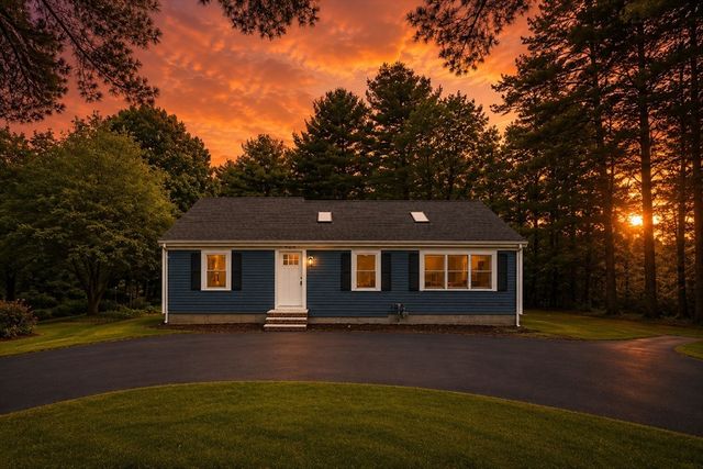 22 Randall Rd, Mattapoisett, MA 02739