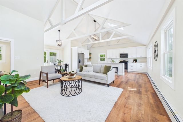 22 Randall Rd, Mattapoisett, MA 02739