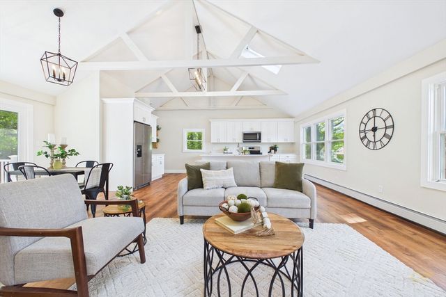 22 Randall Rd, Mattapoisett, MA 02739