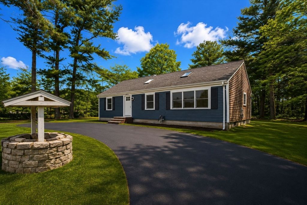 22 Randall Rd, Mattapoisett, MA 02739