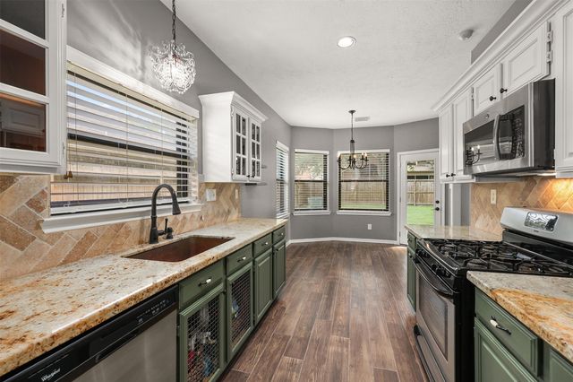 1119 Chesterwood Drive, Pearland, TX 77581