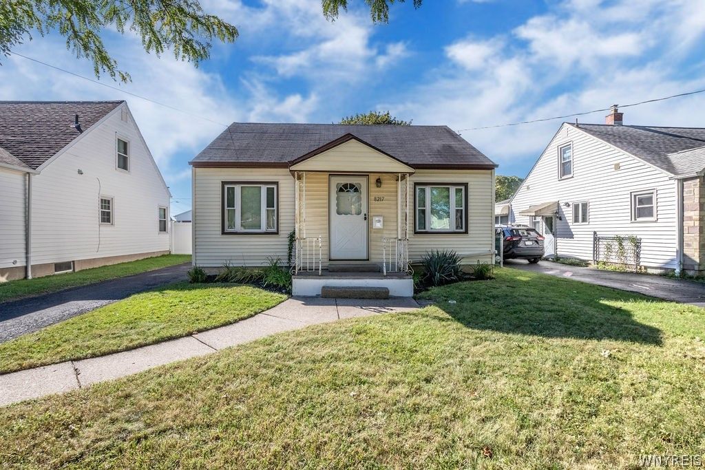 8217 Pershing Avenue, Niagara Falls, NY 14304