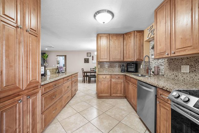 4901 NW 18th Avenue, Deerfield Beach, FL 33064