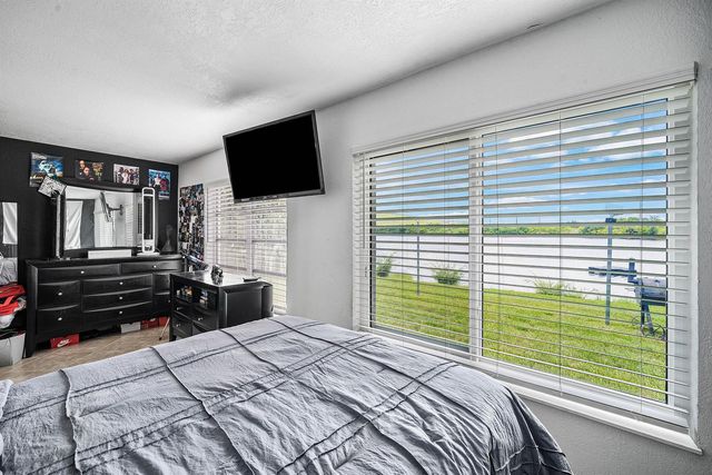4901 NW 18th Avenue, Deerfield Beach, FL 33064