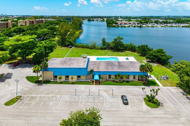 4901 NW 18th Avenue, Deerfield Beach, FL 33064