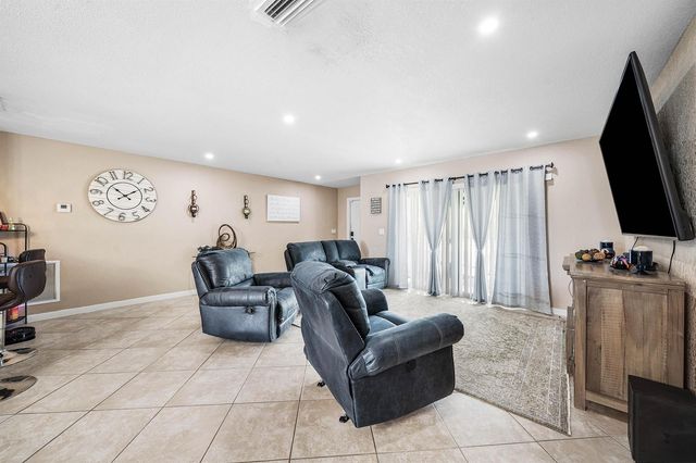 4901 NW 18th Avenue, Deerfield Beach, FL 33064