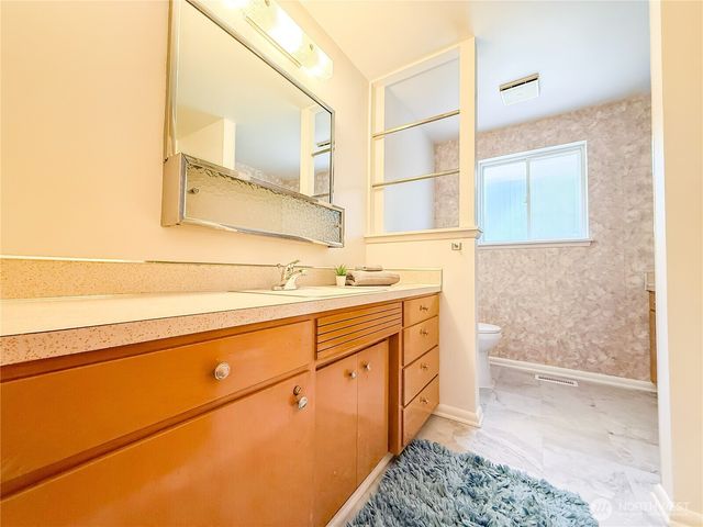 11253 12th Avenue S, Seattle, WA 98168