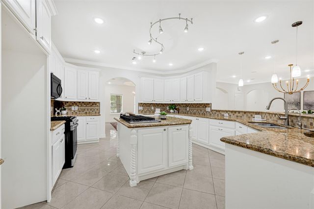 404 Moss Street, Houston, TX 77009