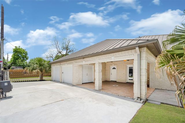 404 Moss Street, Houston, TX 77009