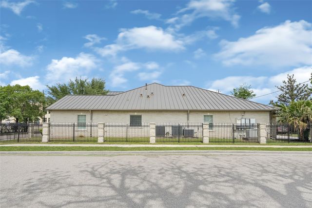 404 Moss Street, Houston, TX 77009