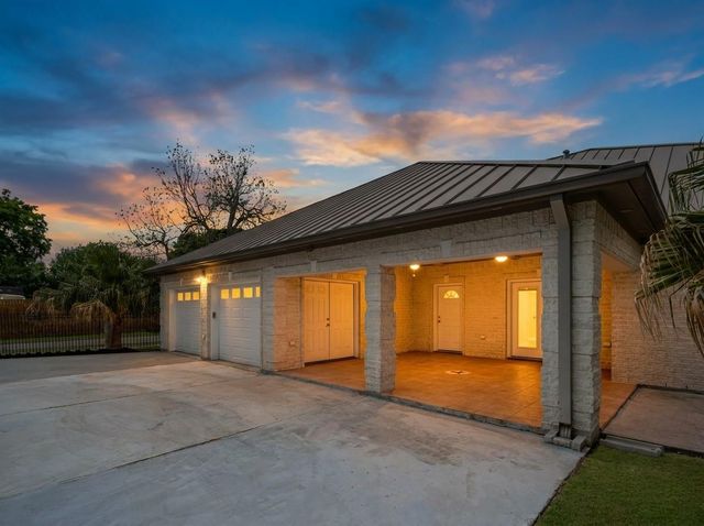 404 Moss Street, Houston, TX 77009
