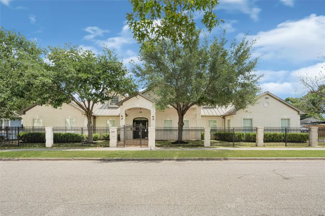 404 Moss Street, Houston, TX 77009