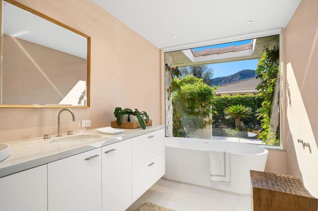 44 Fincher Way, Rancho Mirage, CA 92270