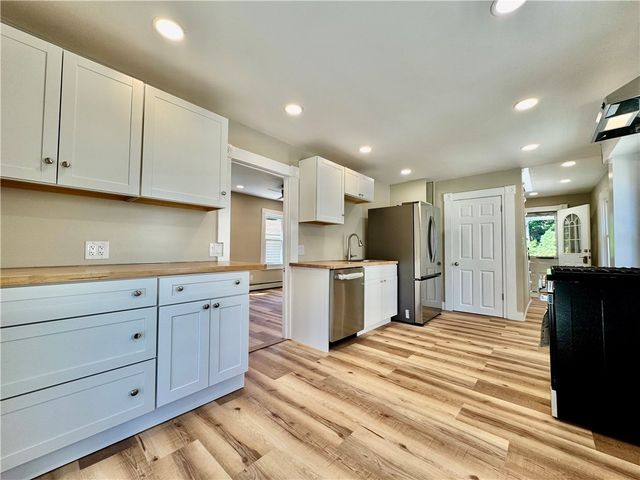 9 Daniel Street, Norwich, CT 06360