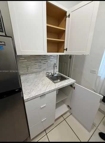 3127 SW 21st St 2, Miami, FL 33145