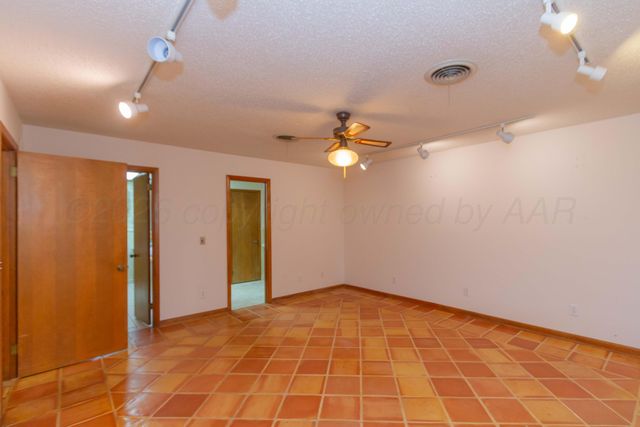 901 W Second Street, Claude, TX 79019