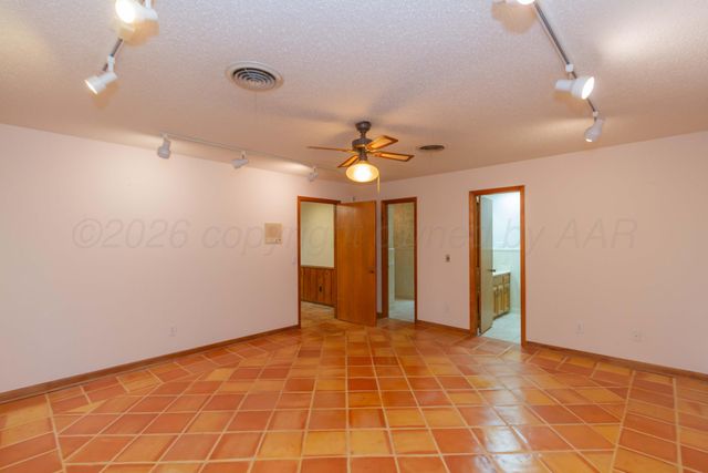 901 W Second Street, Claude, TX 79019