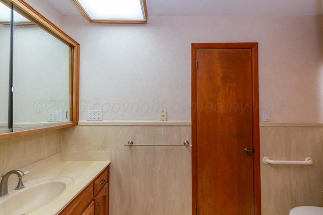 901 W Second Street, Claude, TX 79019