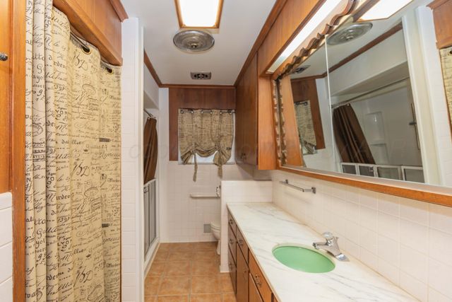 901 W Second Street, Claude, TX 79019