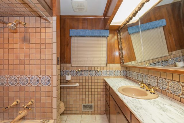 901 W Second Street, Claude, TX 79019