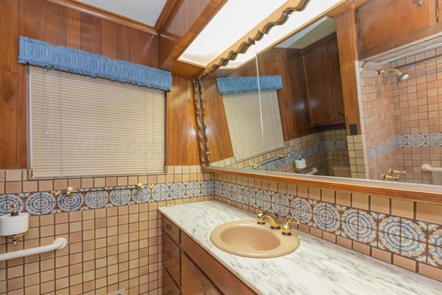 901 W Second Street, Claude, TX 79019