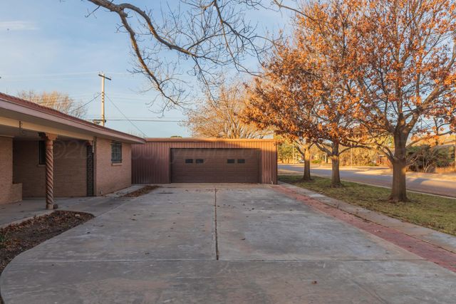 901 W Second Street, Claude, TX 79019