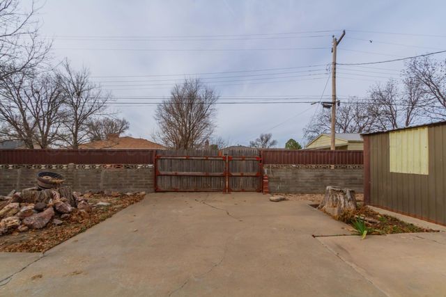 901 W Second Street, Claude, TX 79019