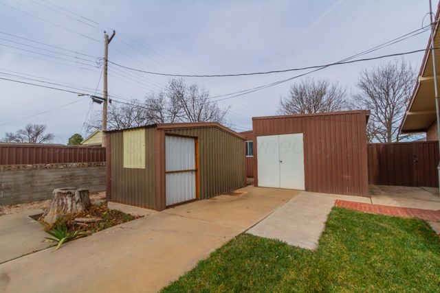 901 W Second Street, Claude, TX 79019