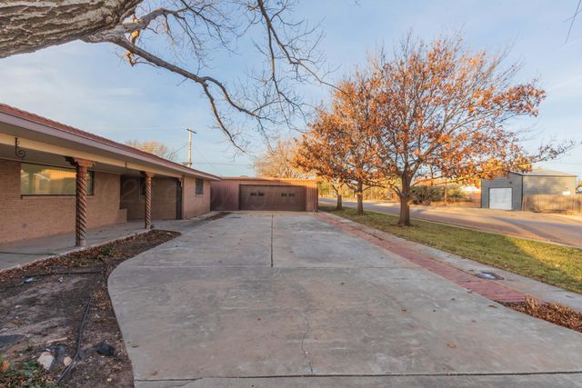 901 W Second Street, Claude, TX 79019