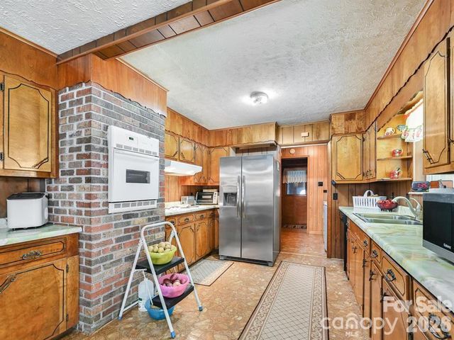 7530 NC 208 Highway, Marshall, NC 28753